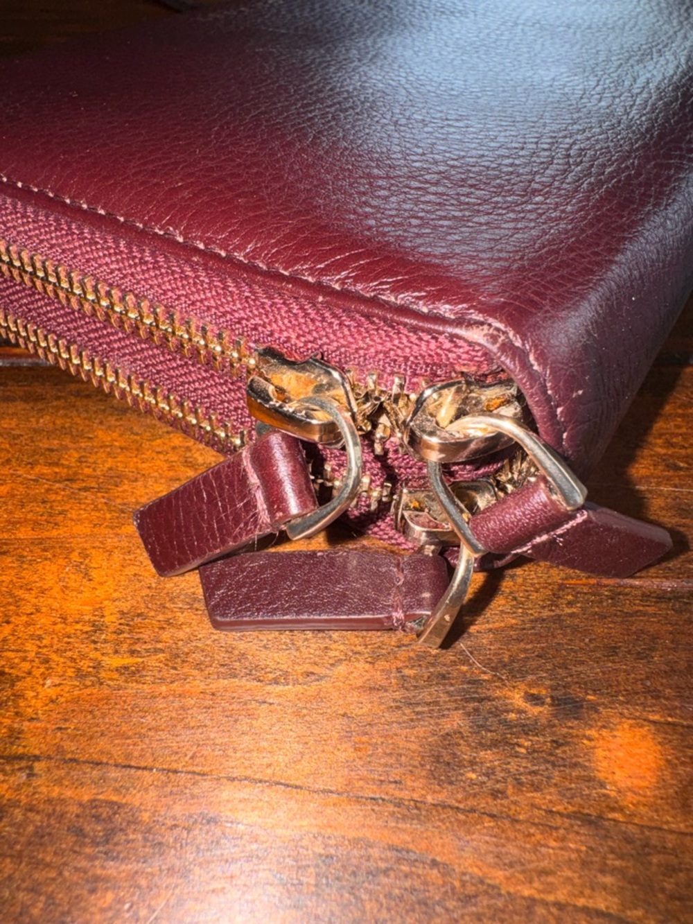 Levenger Plum Pebbled Leather Double Zip Crossbody Wallet Bag Organizer - Picture 12 of 12
